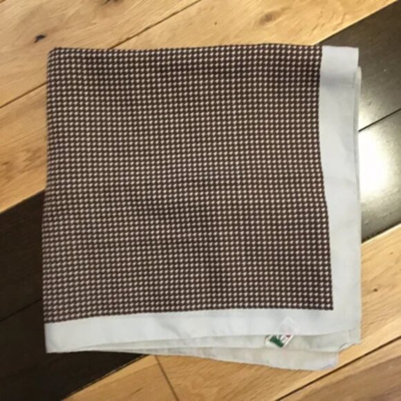 Vintage Glentex Ice and Espresso Puppytooth Square Handkerchief Scarf - Picture 13 of 13